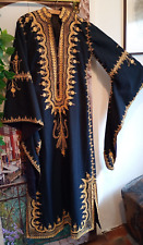 Elegantes Abendkleid, tief schwarz, bestickt in Gold, ca. Gr. 36/38, Unikat