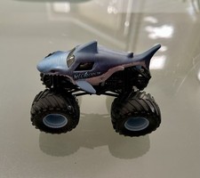 Original Hot Wheels Monster Truck: Megalodon Hai Shark - Monster Jam 1:64