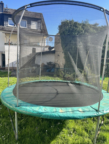 Trampolin mit sicherheitsnetz - trampolin,