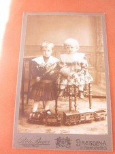 43348 CDV Foto Kinder  Dresden Modelleisenbahn Bodenläufer 1890 17x11cm Knick