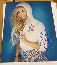 Originalautogramm Beatrice Egli auf 20x25 cm Foto sexy