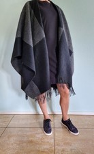 Windsor - Damen Poncho Cape Umhang Oversize 100% Wolle Schwarz/Grau kariert, NEU