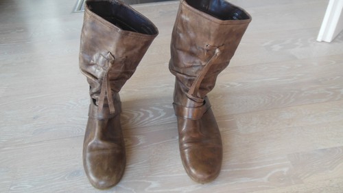 Neuwertiger brauner