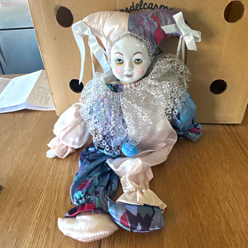 Clown figur sitzend aus - clown,