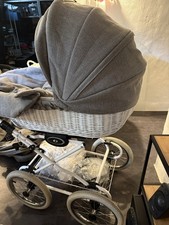 Retro Kinderwagen mit
