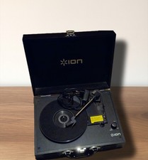 ION Vinyl Plattenspieler Kofferlook vintage Retro tragbarer Schallplattenspieler