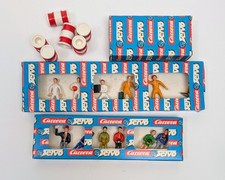 Carrera Servo 140 Figurensätze Zuschauer A & Boxe A + Benzinfässer – NEU & OVP –