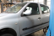 TÜR Vorn Links ( 4/5 Türer ) Renault Clio 1.2 16V B Farbe Grau Boreal Metallic