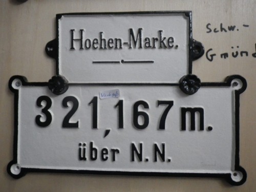 Schild höhenmarke hoehenmarke - höhenmarke,