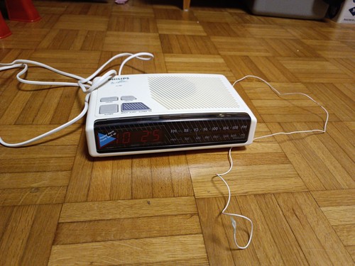 Vintage philips radio - philips,