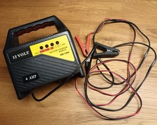Batterie-Ladegerät für 12 Volt/4 Ampere, Auto, Motorrad, Boot....