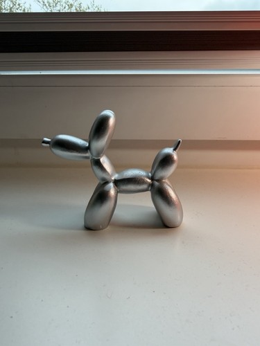 Silberfarbene hundefigur - hundefigur, –