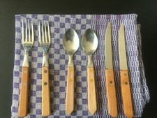 Besteckset mit Holzgriff 2