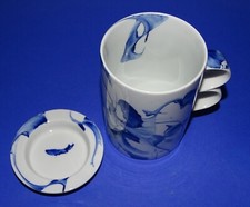 Atelier Scarlett Porzellan Becher in Kobalt blau