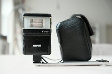 Vintage-Zubehörpaket – Revuetron b200 Blitz + Rowi Blitzschiene + Toshiba UV