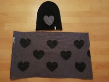 Loop und Mütze von "fouR L ti J four" schwarz grau mit Herzen 