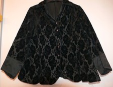 Antike, schwarze Damenjacke aus *Ausbrenner Samt*. Altersbed. Mängel vorhanden.