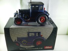 SCHUCO 00120 Lanz Eilbulldog mit geschlossener Kabine 1:18 OVP