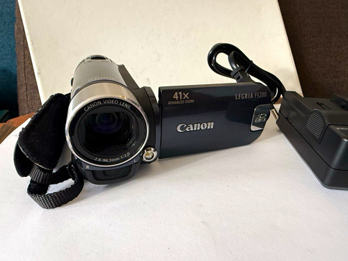 Canon legria fs200 camcorder - fs200,