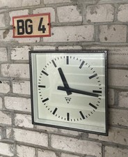 Uhr Pragotron Nebenuhr