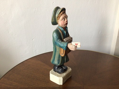 Holzfigur postbote nach hummel - holzfigur,
