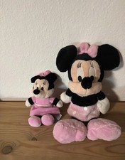 Zwei Minnie Maus Kuscheltiere