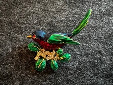 Mehrfarbige Brosche in Form eines Vogels, 10 Steine Schmuckmesse - IGEDO