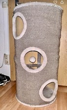 Kratztonne XXL 90cm hoch 45cm breit hell grau 3 Höhlen für Katzen Kratzbaum