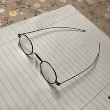 Antike runde Drahtbrille