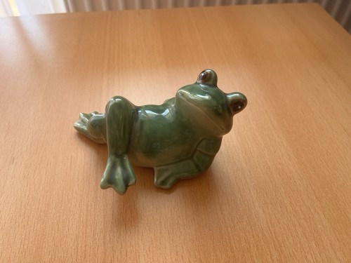 Liegende froschfigur 10x7 5cm - liegende,