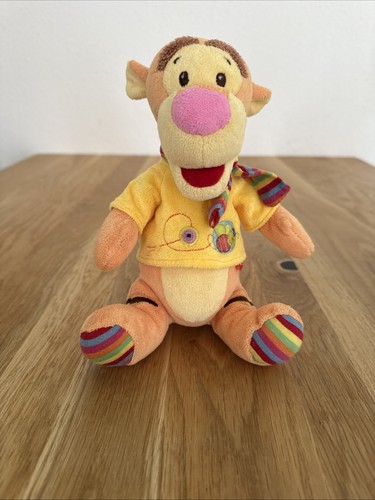 Disney winnie pooh tigger - winnie,