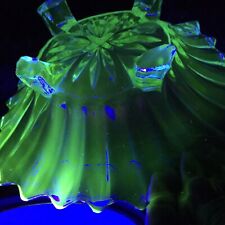 Uranglas-Schale viereckig gebraucht 22,5x22,5x7cm , Zustand 3