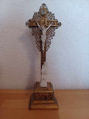 Sehr altes kreuz - sehr,