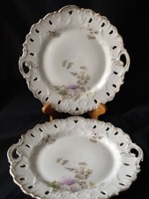 2 x antike Wandteller Schale Teller Porzellan Durchbruch Blumen Golddekor 25,5 Ø