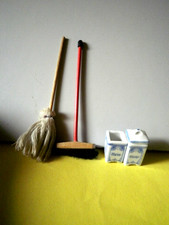 Puppenstube- Küche -2 Vorratsdosen - Besen und Mobb -von DORA KUHN