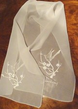 eleganter hauchzarter Schal v. JINCHENG silbergrau m.Blüten u.Vögeln bestickt 