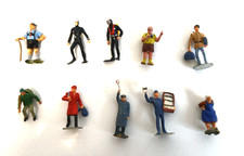 Preiser ua. - Wanderer Taucher Schaffner Passanten Figuren  ---- COK 492