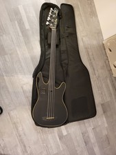 Godin E-Bass Gitarre