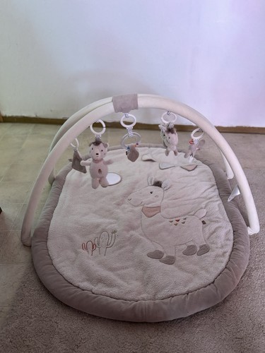 Krabbelmatte mit spielbogen - krabbelmatte,