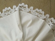 *Decke  gebrochen weiß mit Klöppelspitze,  Handarbeit, 220 x 155 cm, Top Zust.