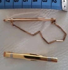 KRAWATTENNADELN 2 Stück Modeschmuck goldfarben gebraucht getragen