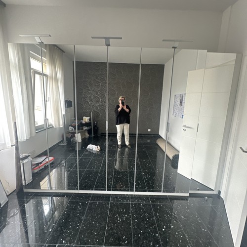 Kleiderschrank