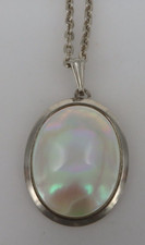 Neugablonz Dieter Knobloch: großer Art Deco Anhänger an Kette Perlmutt (113006)