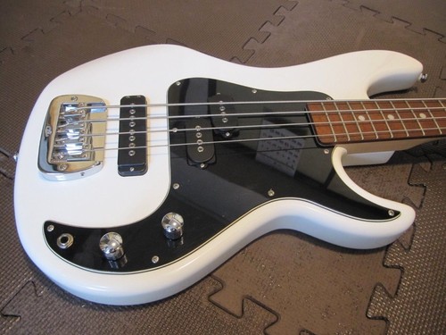 Tribute e bass near - g&l, e-bass