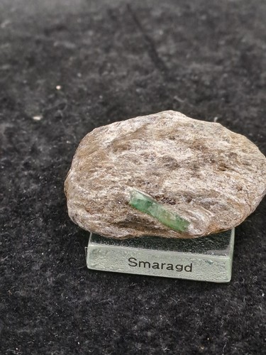 Smaragd auf matrix habachtal - smaragd,