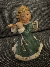 Goebel Weihnacht Figur Engel mit Querflöte Porzellanfigur Grün 16 Cm