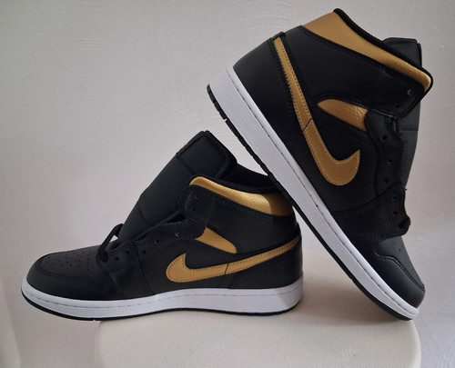 Nike air jordan mid - air,