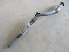 Katalysator links Abgasrohr