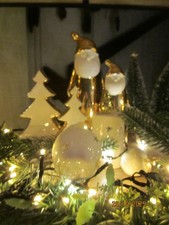 7 X WEISS GOLD 2 X WEIHNACHTMANN 2 X BÄUME 1 KERZE 2 HÄUSER KERAMIK