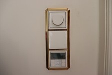 Goldener dreifach Lichtschalterrahmen "Merten Antik"